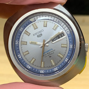 Servicing a Seiko 5126-6010 Sports from 1969